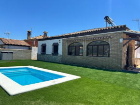 Villa en Playa La Barrosa - Piscina, Jardín y Todas las Comodidades